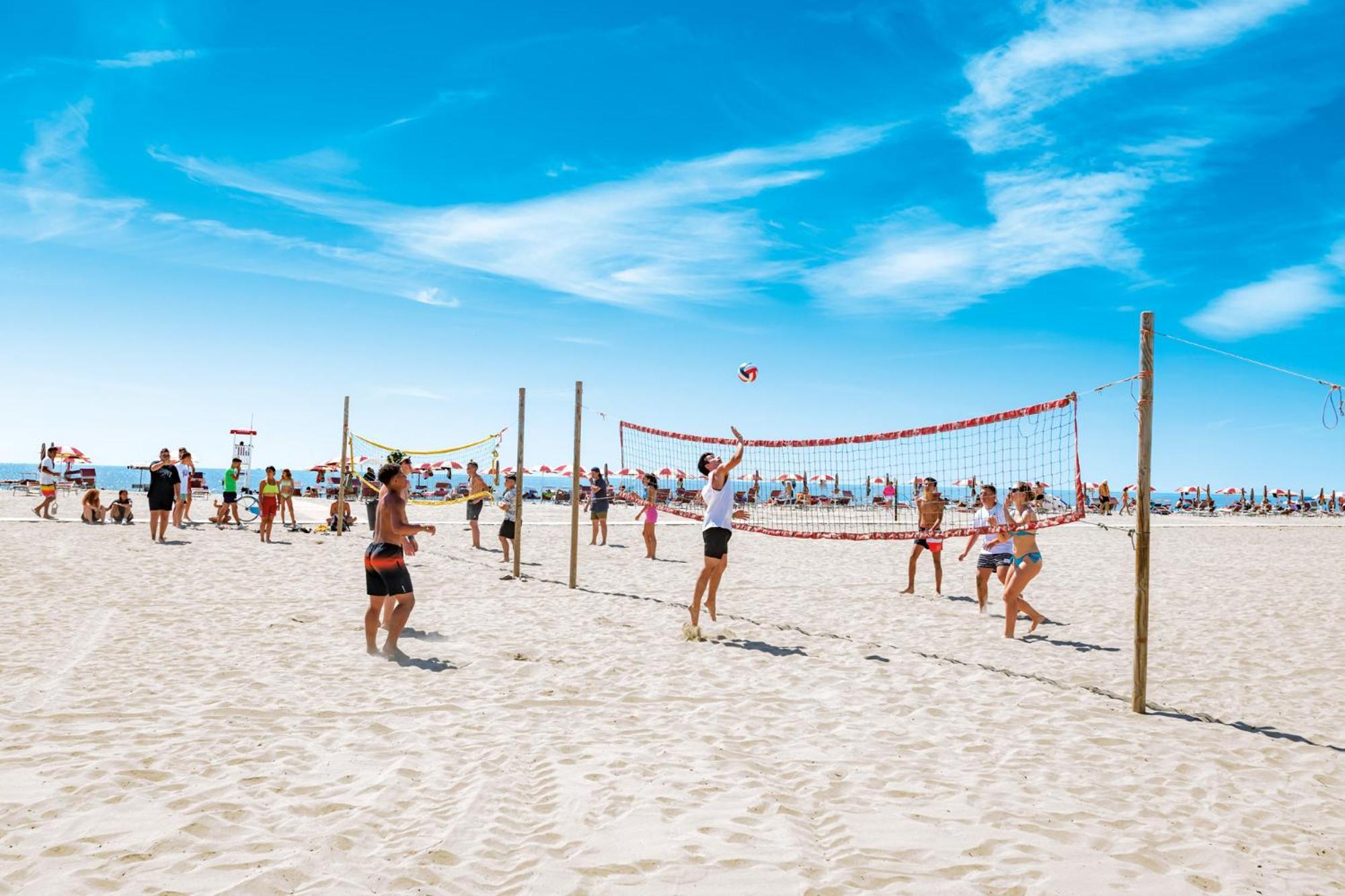 Barricata Holiday Village Scardovari Zewnętrze zdjęcie Volleyball at the beach